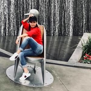 Meet your Posher, Olivia